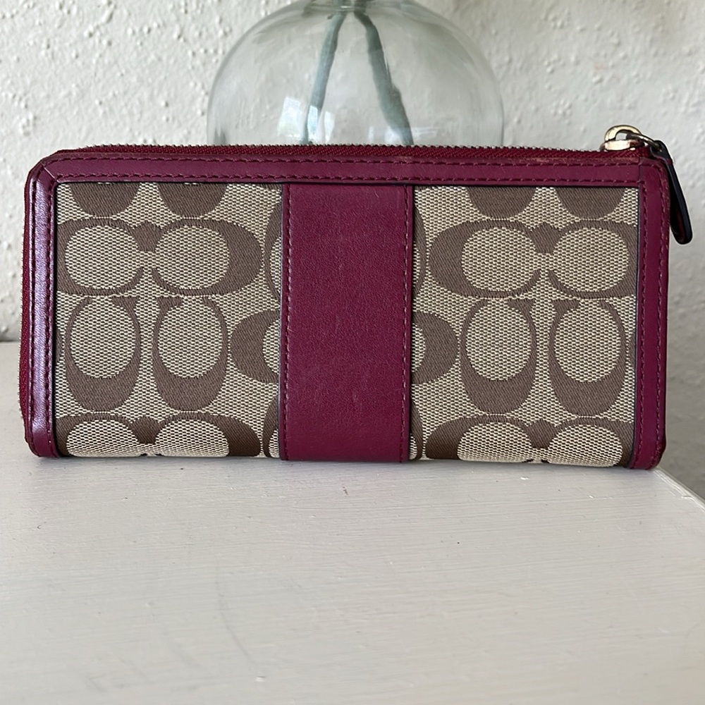 EUC Coach Wallet - Picture 2 of 4